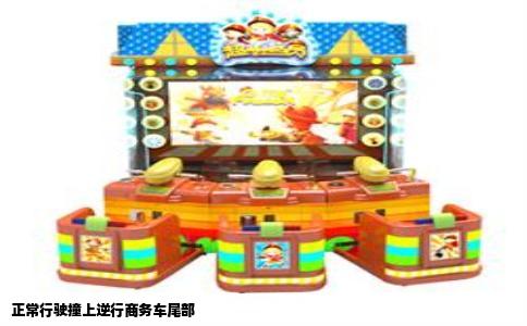 正常行驶撞上逆行商务车尾部